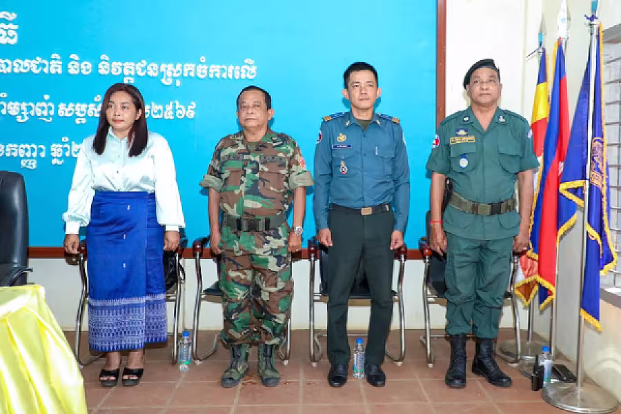 មន្ត្រីនគរបាលជាតិ និងនិវត្តជន ចំនួន ១៧នាក់ ក្នុងខេត្តកំពង់ចាម ទទួលបានអំណោយរបស់សម្ដេចធិបតី - Image 3