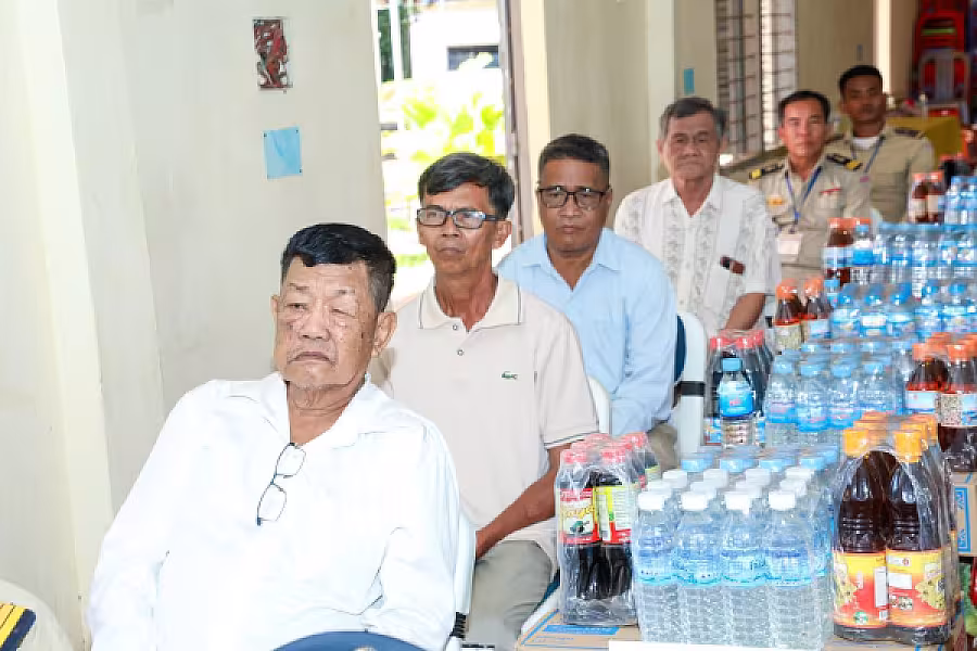 មន្ត្រីនគរបាលជាតិ និងនិវត្តជន ចំនួន ១៧នាក់ ក្នុងខេត្តកំពង់ចាម ទទួលបានអំណោយរបស់សម្ដេចធិបតី - Image 10