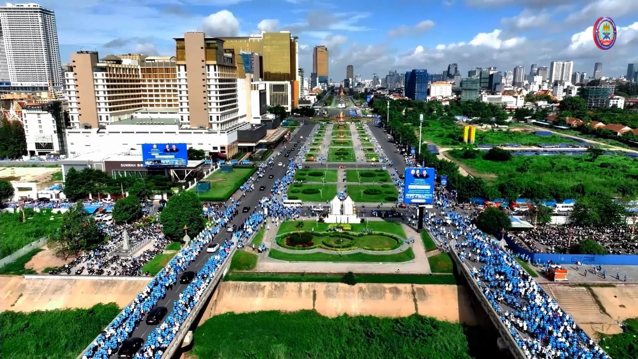  "ទោះចូលនិវត្តន៍ក្តី សម្តេចនៅតែអោបក្រសោបគ្រប់គ្នាមកក្រោមឆ័ត្រតែមួយ​ ប្រៀបបានក្នុងគ្រួសារមួយ​ ទោះកូនមានគ្រួសារ​ក៏នៅក្រសោបជាប់ជានិច្ច"