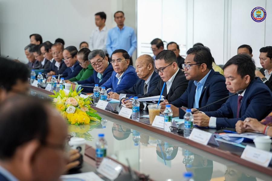 ឯកឧត្តមកិត្តិសង្គហបណ្ឌិត គន់ គីម ទេសរដ្ឋមន្រ្តី បានអញ្ជើញដឹកនាំកិច្ចប្រជុំ ដើម្បីពិភាក្សា និងស្តាប់ការផ្តល់យោបល់ ស្តីពីការកែសម្រួលលក្ខន្តិកៈនៃសមាគមអតីតយុទ្ធជនកម្ពុជា និងការត្រៀមរៀបចំមហាសន្និបាតវិសាមញ្ញតំណាងសមាគមអតីតយុទ្ធជននៅទូទាំងប្រទេស - Image 4