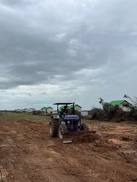 ស.អ.ក ខេត្តបាត់ដំបង ចុះពិនិត្យការងារធ្វើផ្លូវចូលទៅកាន់ផ្ទះអតីតយុទ្ធជនចំនួន ១៥០គ្រួសារ  - Image 5