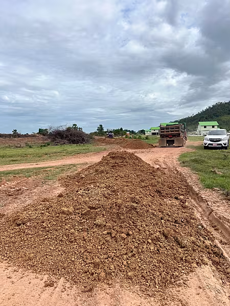 ស.អ.ក ខេត្តបាត់ដំបង ចុះពិនិត្យការងារធ្វើផ្លូវចូលទៅកាន់ផ្ទះអតីតយុទ្ធជនចំនួន ១៥០គ្រួសារ  - Image 8