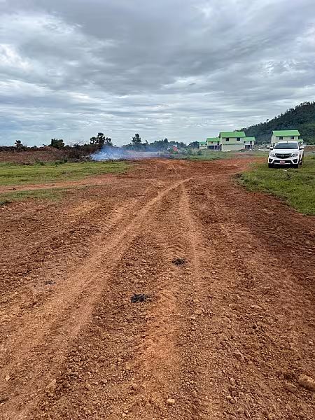 ស.អ.ក ខេត្តបាត់ដំបង ចុះពិនិត្យការងារធ្វើផ្លូវចូលទៅកាន់ផ្ទះអតីតយុទ្ធជនចំនួន ១៥០គ្រួសារ  - Image 10