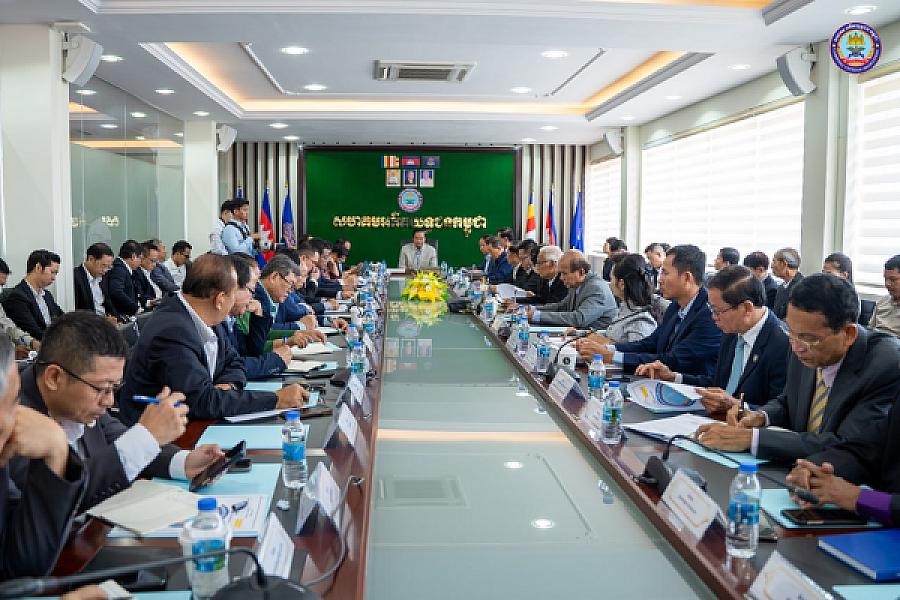 ឯកឧត្តមកិត្តិសង្គហបណ្ឌិត គន់ គីម ទេសរដ្ឋមន្រ្តី បានអញ្ជើញដឹកនាំកិច្ចប្រជុំ ដើម្បីពិភាក្សា និងស្តាប់ការផ្តល់យោបល់ ស្តីពីការកែសម្រួលលក្ខន្តិកៈនៃសមាគមអតីតយុទ្ធជនកម្ពុជា និងការត្រៀមរៀបចំមហាសន្និបាតវិសាមញ្ញតំណាងសមាគមអតីតយុទ្ធជននៅទូទាំងប្រទេស - Image 7