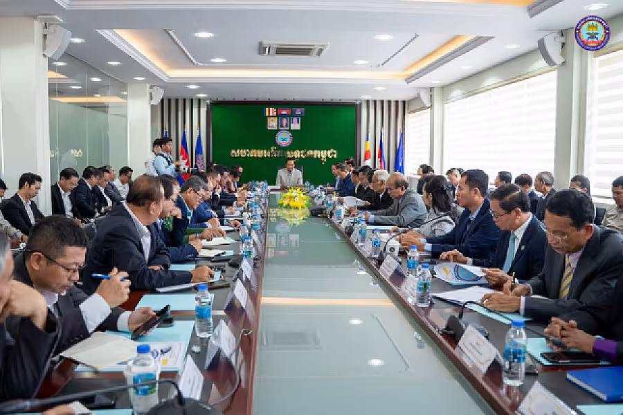 ឯកឧត្តមកិត្តិសង្គហបណ្ឌិត គន់ គីម ទេសរដ្ឋមន្រ្តី បានអញ្ជើញដឹកនាំកិច្ចប្រជុំ ដើម្បីពិភាក្សា និងស្តាប់ការផ្តល់យោបល់ ស្តីពីការកែសម្រួលលក្ខន្តិកៈនៃសមាគមអតីតយុទ្ធជនកម្ពុជា និងការត្រៀមរៀបចំមហាសន្និបាតវិសាមញ្ញតំណាងសមាគមអតីតយុទ្ធជននៅទូទាំងប្រទេស - Image 7