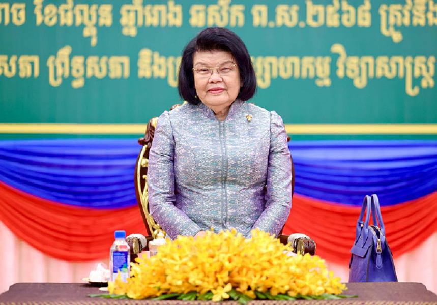 សម្ដេចមហារដ្ឋសភាធិការធិបតី ឃួន សុដារី ប្រធានរដ្ឋសភានៃព្រះរាជាណាចក្រកម្ពុជា ចូលរួមបរិច្ចាគថវិកាគាំទ្រការសាងសង់ផ្ទះជូនអតីតយុទ្ធជន និងនិវត្តជន