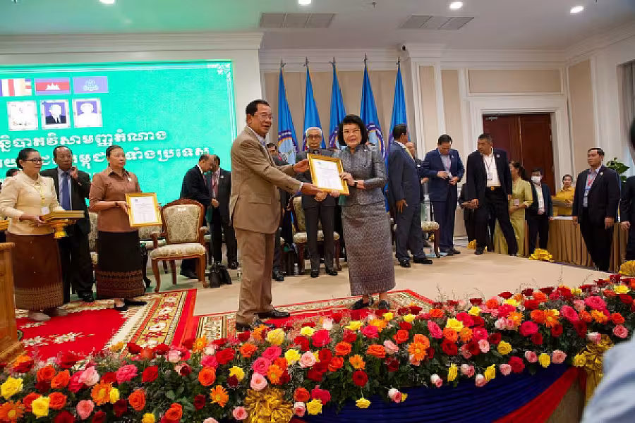 សម្ដេចតេជោ ហ៊ុន សែន អញ្ជើញជាអធិបតីក្នុងមហាសន្និបាតវិសាមញ្ញតំណាងសមាគមអតីតយុទ្ធជនកម្ពុជាទូទាំងប្រទេស   - Image 20