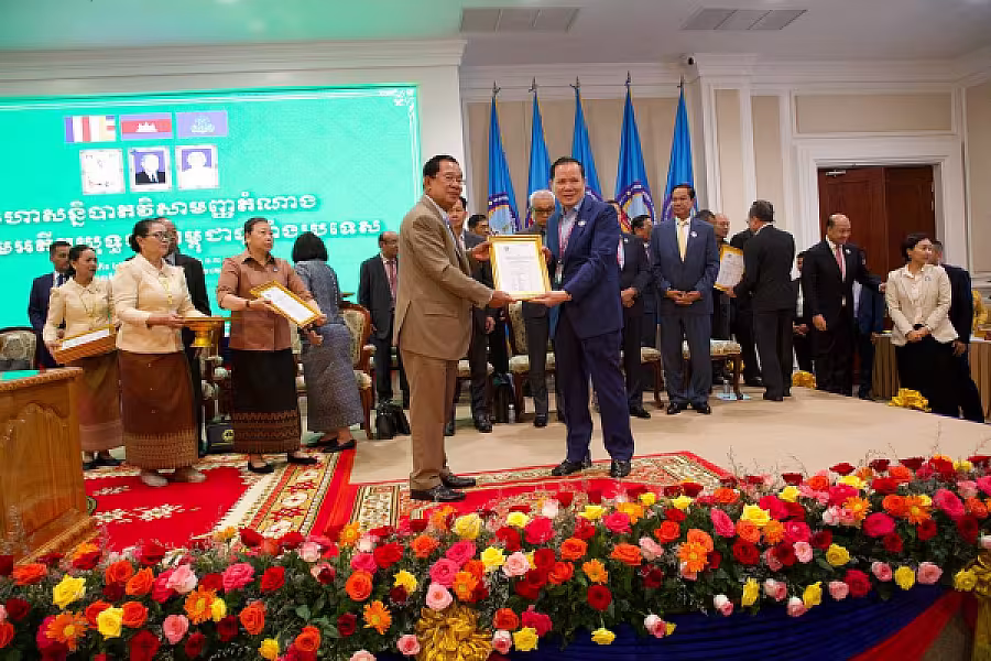 សម្ដេចតេជោ ហ៊ុន សែន អញ្ជើញជាអធិបតីក្នុងមហាសន្និបាតវិសាមញ្ញតំណាងសមាគមអតីតយុទ្ធជនកម្ពុជាទូទាំងប្រទេស   - Image 22