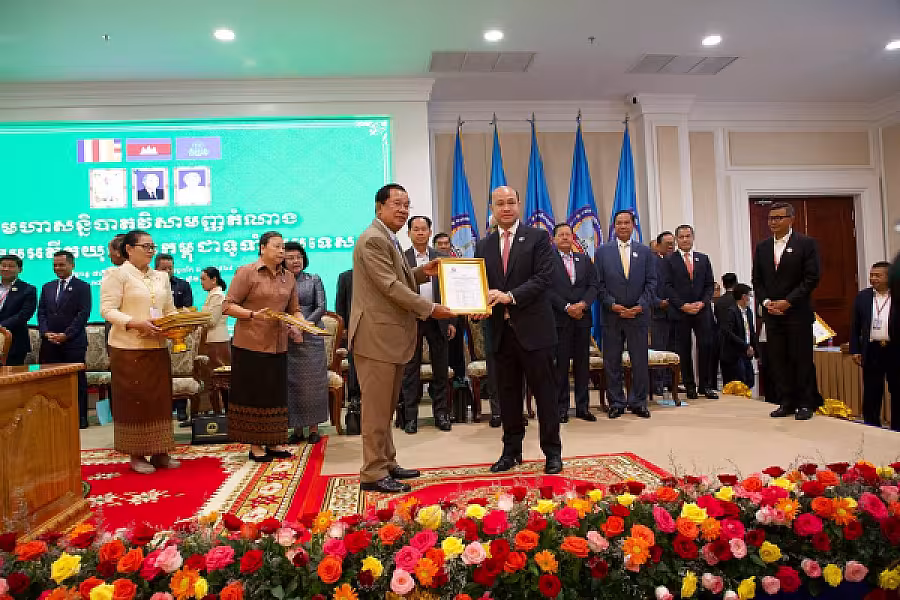 សម្ដេចតេជោ ហ៊ុន សែន អញ្ជើញជាអធិបតីក្នុងមហាសន្និបាតវិសាមញ្ញតំណាងសមាគមអតីតយុទ្ធជនកម្ពុជាទូទាំងប្រទេស   - Image 24