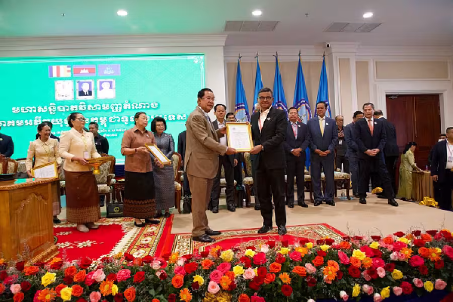 សម្ដេចតេជោ ហ៊ុន សែន អញ្ជើញជាអធិបតីក្នុងមហាសន្និបាតវិសាមញ្ញតំណាងសមាគមអតីតយុទ្ធជនកម្ពុជាទូទាំងប្រទេស   - Image 25