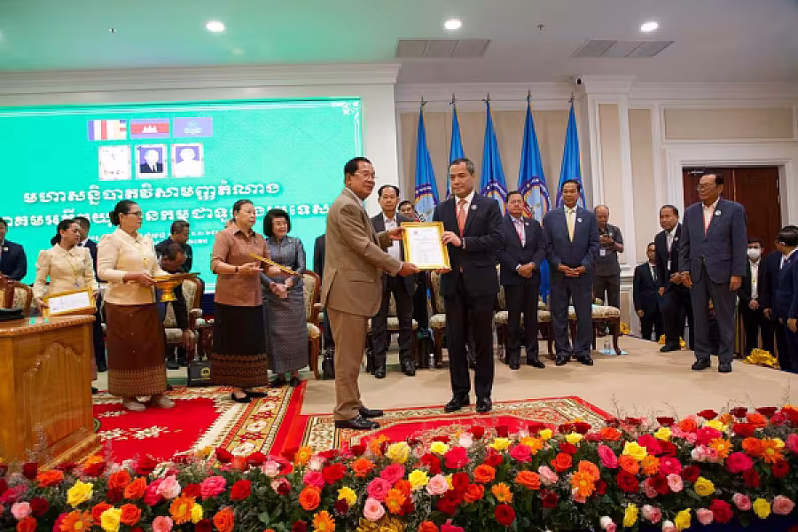 សម្ដេចតេជោ ហ៊ុន សែន អញ្ជើញជាអធិបតីក្នុងមហាសន្និបាតវិសាមញ្ញតំណាងសមាគមអតីតយុទ្ធជនកម្ពុជាទូទាំងប្រទេស   - Image 26