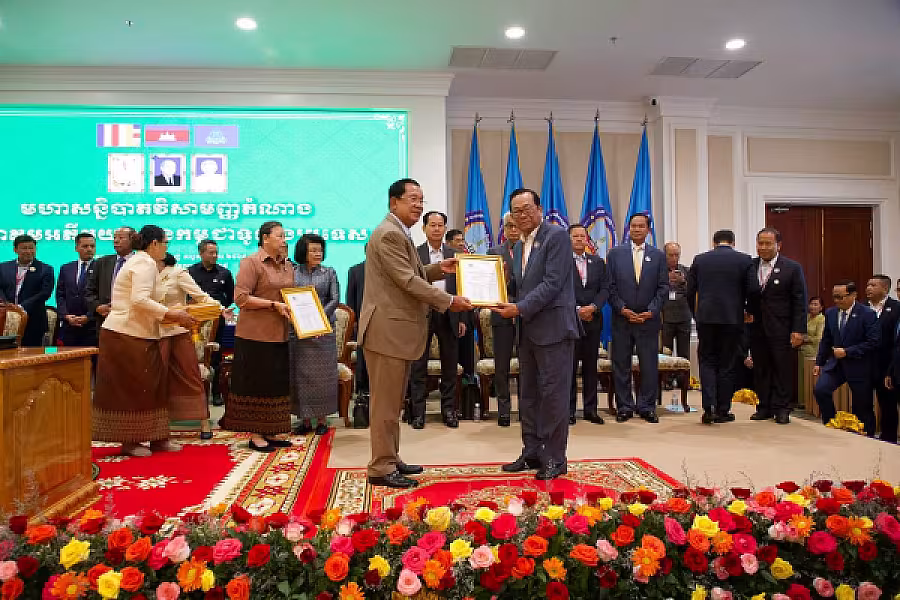 សម្ដេចតេជោ ហ៊ុន សែន អញ្ជើញជាអធិបតីក្នុងមហាសន្និបាតវិសាមញ្ញតំណាងសមាគមអតីតយុទ្ធជនកម្ពុជាទូទាំងប្រទេស   - Image 27