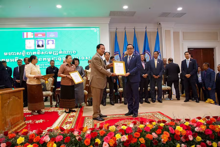 សម្ដេចតេជោ ហ៊ុន សែន អញ្ជើញជាអធិបតីក្នុងមហាសន្និបាតវិសាមញ្ញតំណាងសមាគមអតីតយុទ្ធជនកម្ពុជាទូទាំងប្រទេស   - Image 29