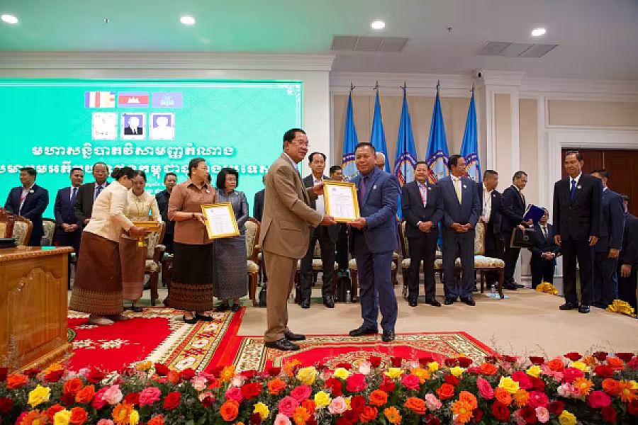 សម្ដេចតេជោ ហ៊ុន សែន អញ្ជើញជាអធិបតីក្នុងមហាសន្និបាតវិសាមញ្ញតំណាងសមាគមអតីតយុទ្ធជនកម្ពុជាទូទាំងប្រទេស   - Image 30