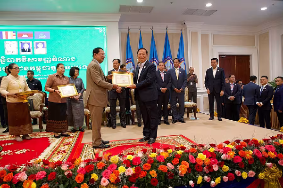 សម្ដេចតេជោ ហ៊ុន សែន អញ្ជើញជាអធិបតីក្នុងមហាសន្និបាតវិសាមញ្ញតំណាងសមាគមអតីតយុទ្ធជនកម្ពុជាទូទាំងប្រទេស   - Image 35