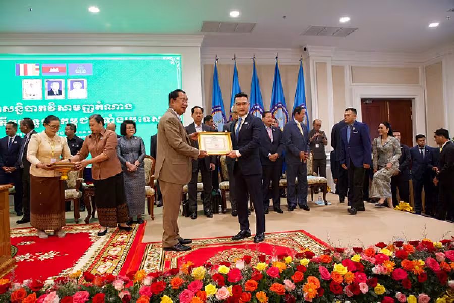 សម្ដេចតេជោ ហ៊ុន សែន អញ្ជើញជាអធិបតីក្នុងមហាសន្និបាតវិសាមញ្ញតំណាងសមាគមអតីតយុទ្ធជនកម្ពុជាទូទាំងប្រទេស   - Image 37