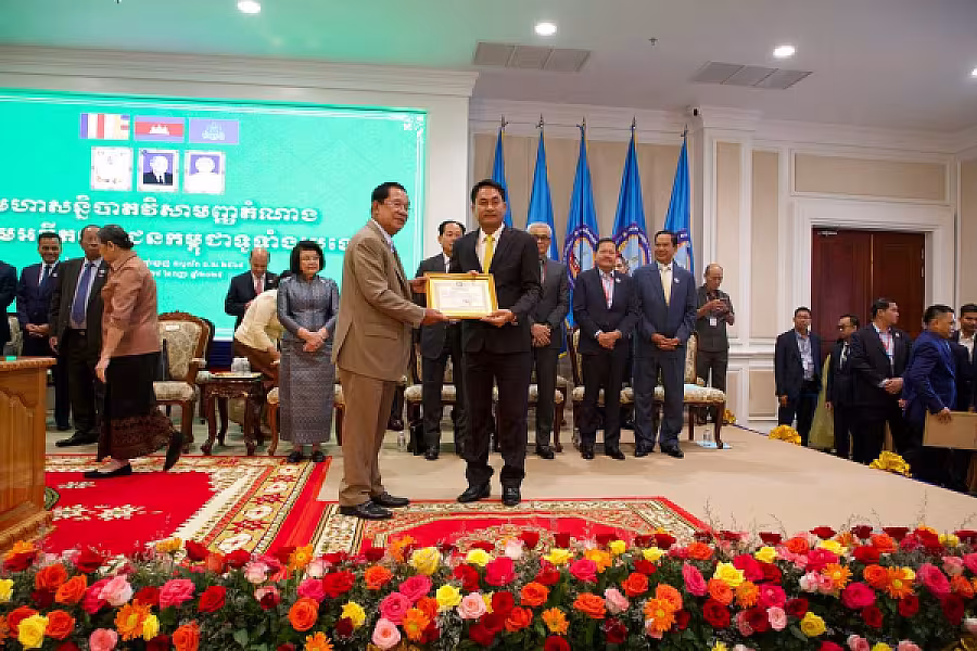 សម្ដេចតេជោ ហ៊ុន សែន អញ្ជើញជាអធិបតីក្នុងមហាសន្និបាតវិសាមញ្ញតំណាងសមាគមអតីតយុទ្ធជនកម្ពុជាទូទាំងប្រទេស   - Image 38