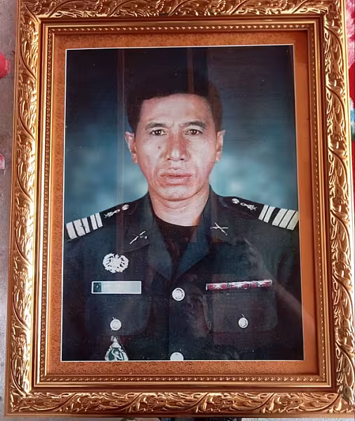 លោក អេង សាម៉ុន អភិបាលរងស្រុក តំណាងដ៏ខ្ពង់ខ្ពស់លោកឧត្ដមសេនីយ៍ទោ សិទ្ធិ ឡោះ បាននាំយកថវិកាបេឡាមរណៈសង្គ្រោះចំនួន ៤.០០០.០០០រៀល ទៅប្រគល់ជូនគ្រួសារសពសមាជិកសមាគអតីតយុទ្ធជនឈ្មោះ ផ្លែ រ៉េ - Image 5