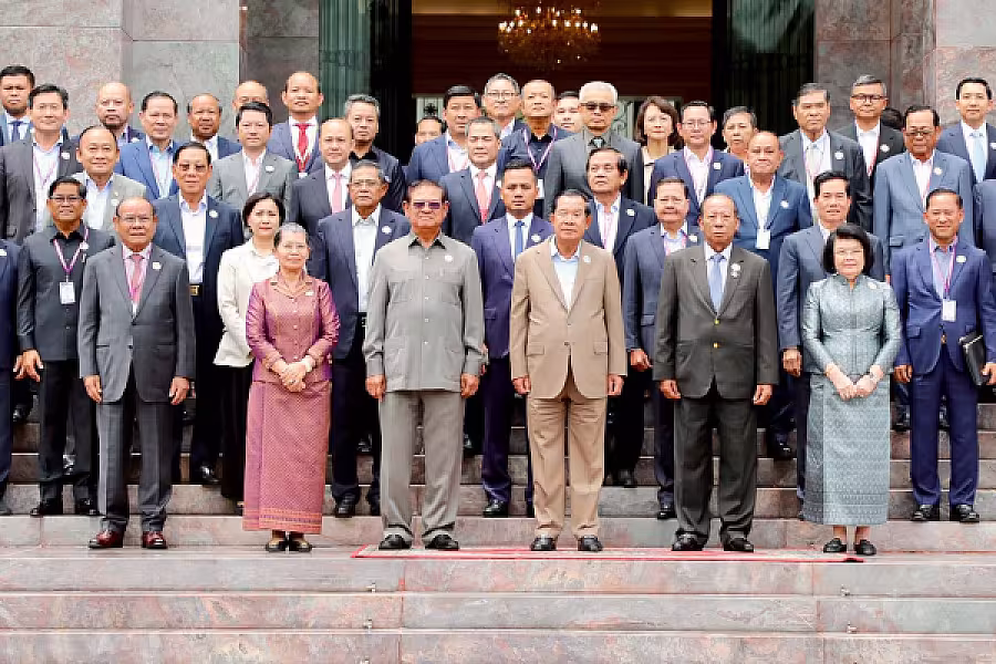 សម្ដេចតេជោ ហ៊ុន សែន អញ្ជើញជាអធិបតីក្នុងមហាសន្និបាតវិសាមញ្ញតំណាងសមាគមអតីតយុទ្ធជនកម្ពុជាទូទាំងប្រទេស   - Image 40