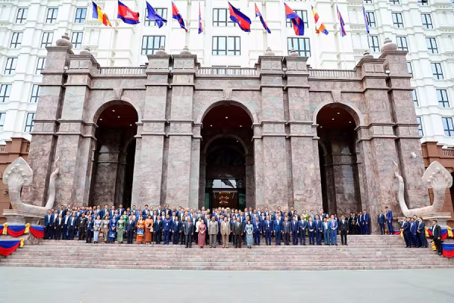 សម្ដេចតេជោ ហ៊ុន សែន អញ្ជើញជាអធិបតីក្នុងមហាសន្និបាតវិសាមញ្ញតំណាងសមាគមអតីតយុទ្ធជនកម្ពុជាទូទាំងប្រទេស   - Image 41