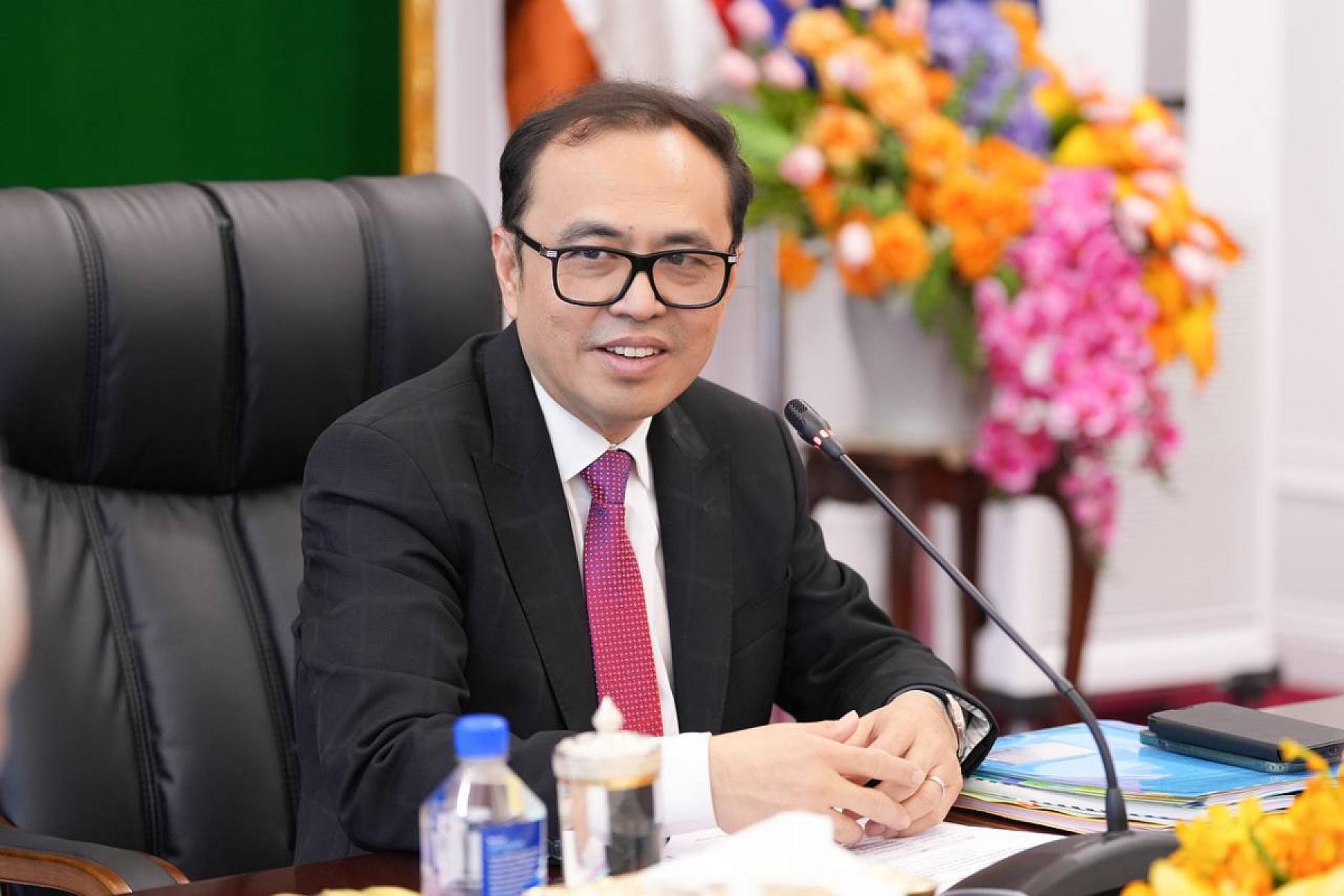 ឯកឧត្តម វង្សី វិស្សុត ចូលរួមបរិច្ចាគថវិកាគាំទ្រការសាងសង់ផ្ទះជូនអតីតយុទ្ធជន និងនិវត្តជន ចំនួន ៣ខ្នង