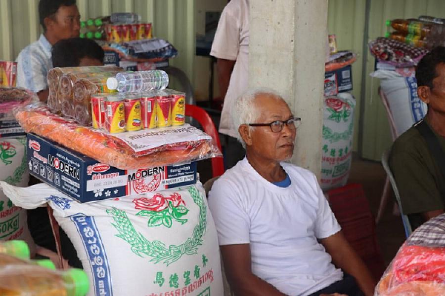 គ្រួសារអតីតយុទ្ធជន ចំនួន ២០គ្រួសារ ក្នុងខេត្តព្រះសីហនុ ទទួលបានអំណោយពីសម្ដេចទាំងទ្វេ - Image 5