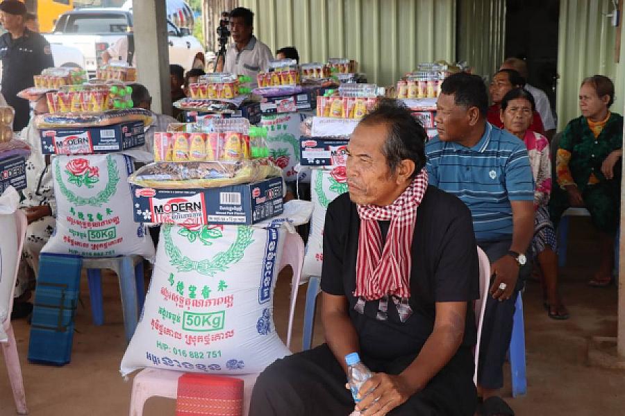 គ្រួសារអតីតយុទ្ធជន ចំនួន ២០គ្រួសារ ក្នុងខេត្តព្រះសីហនុ ទទួលបានអំណោយពីសម្ដេចទាំងទ្វេ - Image 8