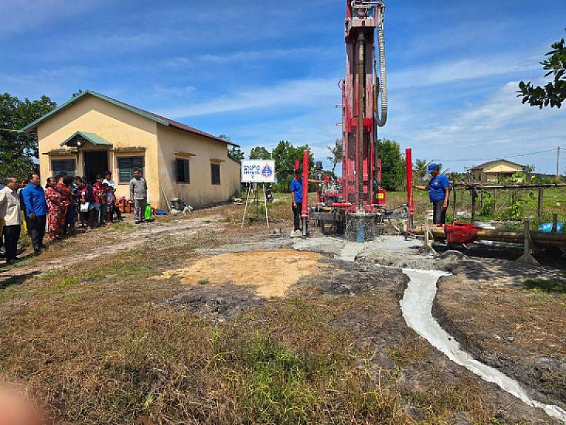 អតីតយុទ្ធជន ក្នុងខេត្តព្រះសីហនុ ទទួលបានអណ្តូងទឹកសម្រាប់ប្រើប្រាស់ចំនួន ១០អណ្តូងពីព្រះករុណាព្រះបាទសម្ដេចព្រះបរមនាថ នរោត្ដមសីហមុនី  - Image 2