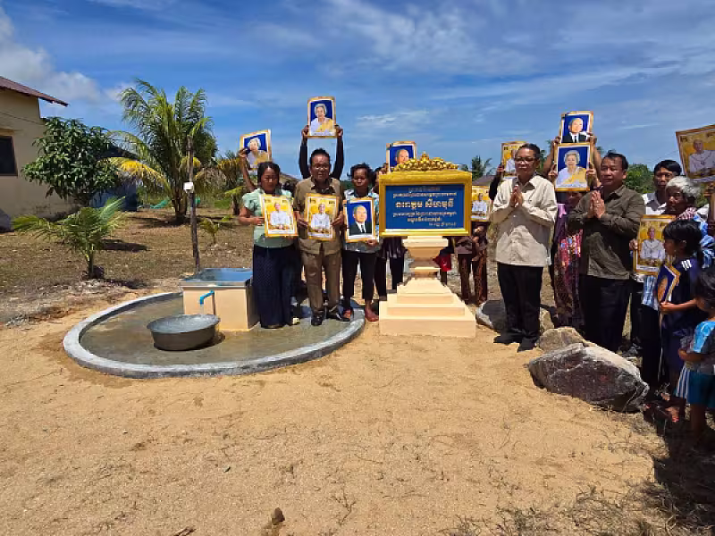 អតីតយុទ្ធជន ក្នុងខេត្តព្រះសីហនុ ទទួលបានអណ្តូងទឹកសម្រាប់ប្រើប្រាស់ចំនួន ១០អណ្តូងពីព្រះករុណាព្រះបាទសម្ដេចព្រះបរមនាថ នរោត្ដមសីហមុនី  - Image 8