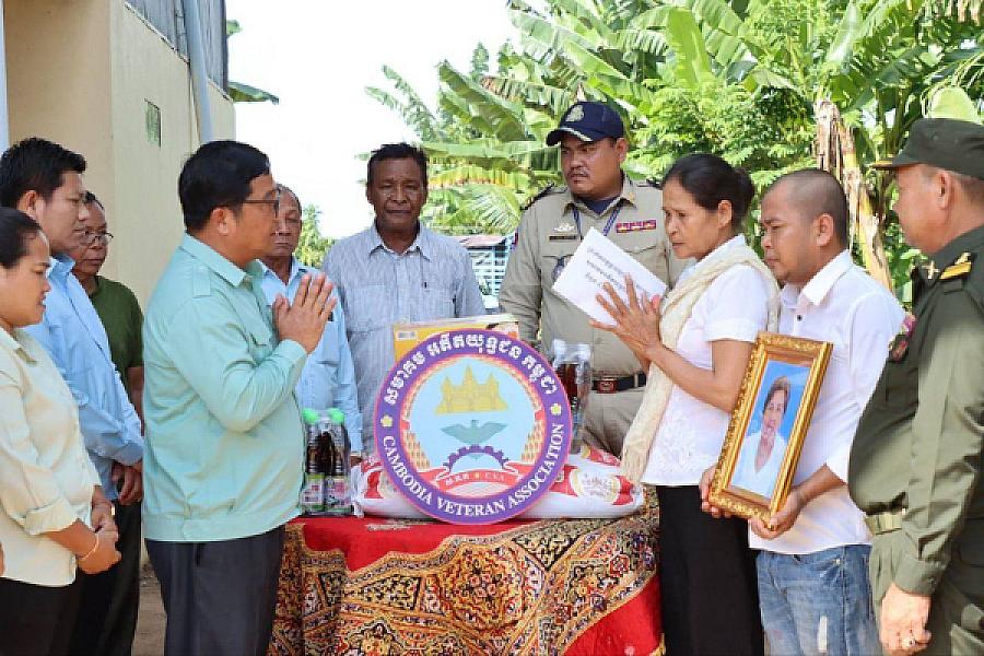 អ.ន.ក ស្រុកមុខកំពូល នាំយកថវិកាបេឡាមរណសង្គ្រោះជូនគ្រួសារសពពលីមួយគ្រួសារ - Image 2