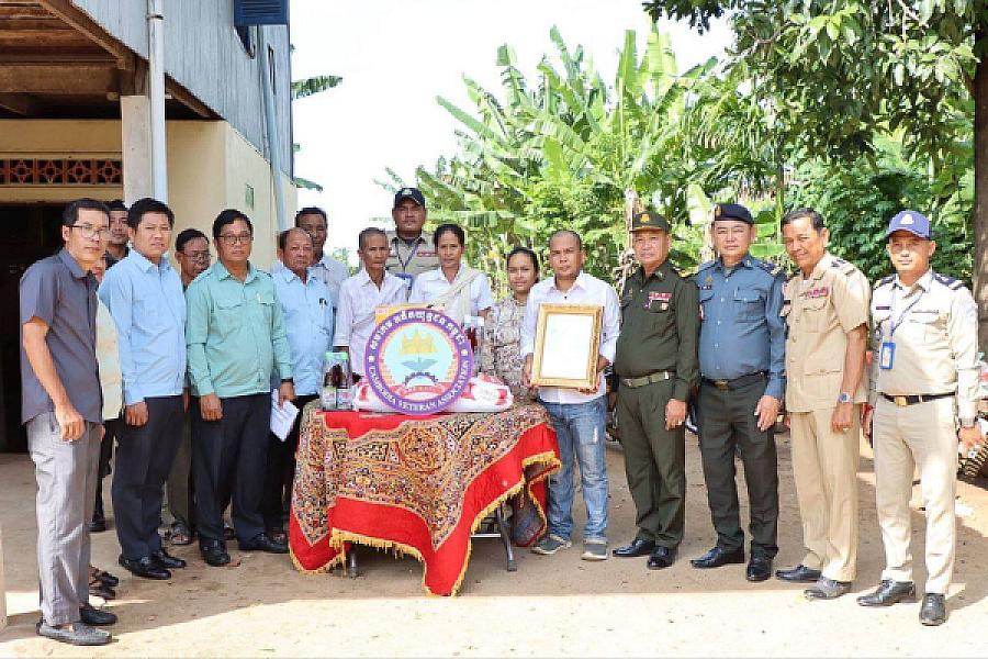 អ.ន.ក ស្រុកមុខកំពូល នាំយកថវិកាបេឡាមរណសង្គ្រោះជូនគ្រួសារសពពលីមួយគ្រួសារ - Image 4