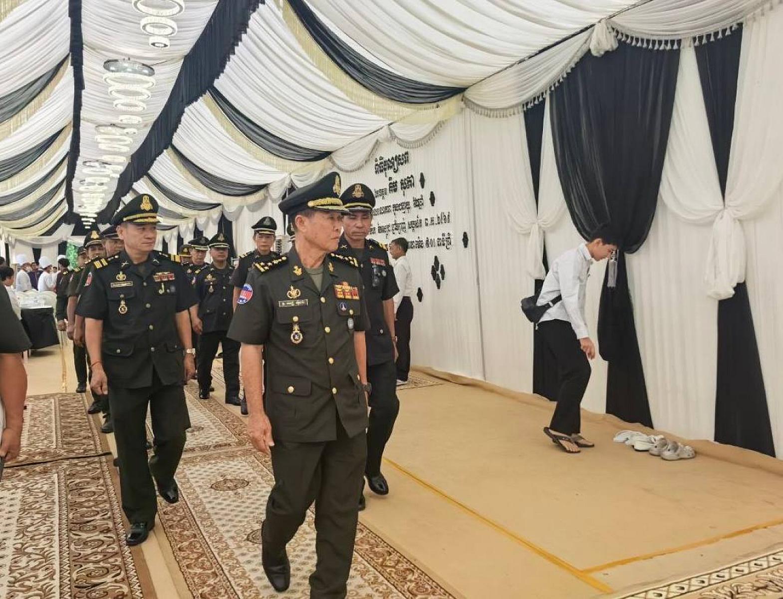 ឯកឧត្តម ឈៀ ស៊ីដារ៉ា អគ្គលេខាធិការរងអ.ន.ក ដឹកនាំក្រុមការងារចូលរួមគោរពវិញ្ញាណក្ខន្ធ ឯកឧត្តម គឹម សុភា