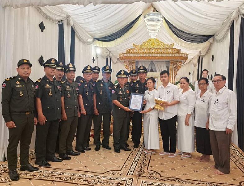 ឯកឧត្តម ឈៀ ស៊ីដារ៉ា អគ្គលេខាធិការរងអ.ន.ក ដឹកនាំក្រុមការងារចូលរួមគោរពវិញ្ញាណក្ខន្ធ ឯកឧត្តម គឹម សុភា - Image 3