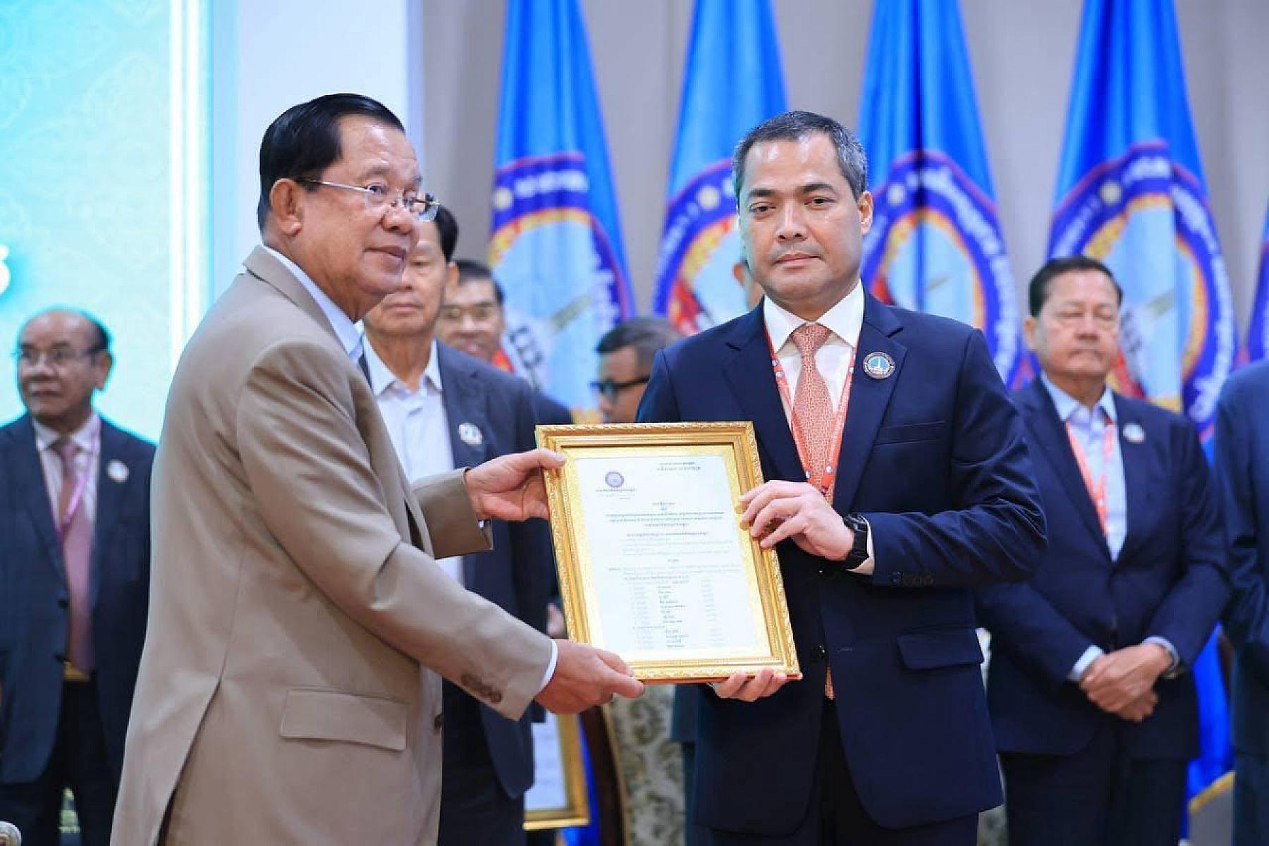 ឯកឧត្តម ជា សុមេធី ចូលរួមបរិច្ចាគថវិកាគាំទ្រការសាងសង់ផ្ទះជូនអតីតយុទ្ធជន និងនិវត្តជន ចំនួន ៥ខ្នង