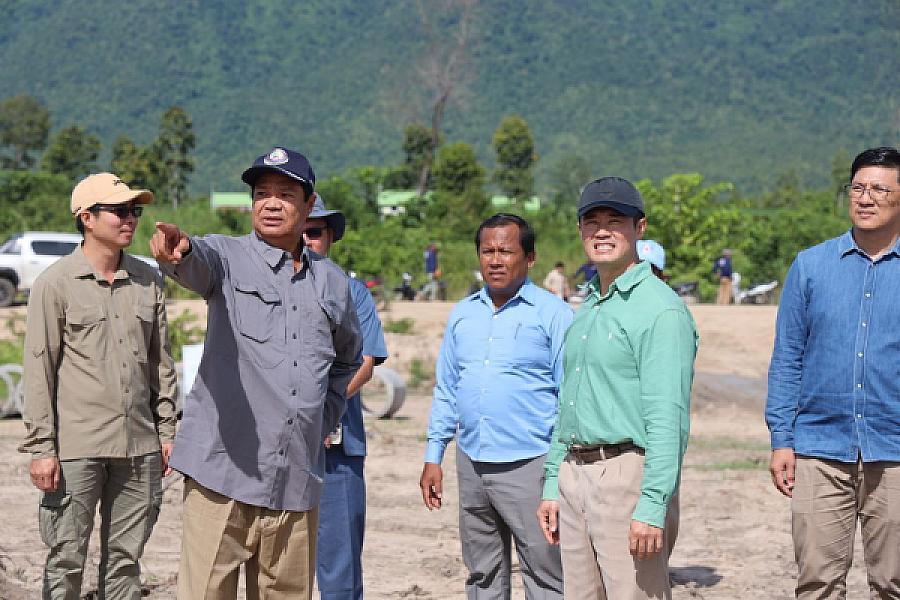 ឯកឧត្តម គន់ គីម ចុះពិនិត្យការសាងសង់ផ្ទះបន្ថែម និងរៀបចំដីសហគមន៍កសិកម្មទំនើប នៅភូមិប៊ុនរ៉ានីសែនជ័យ ដំណាក់ទ្រយឹង - Image 2