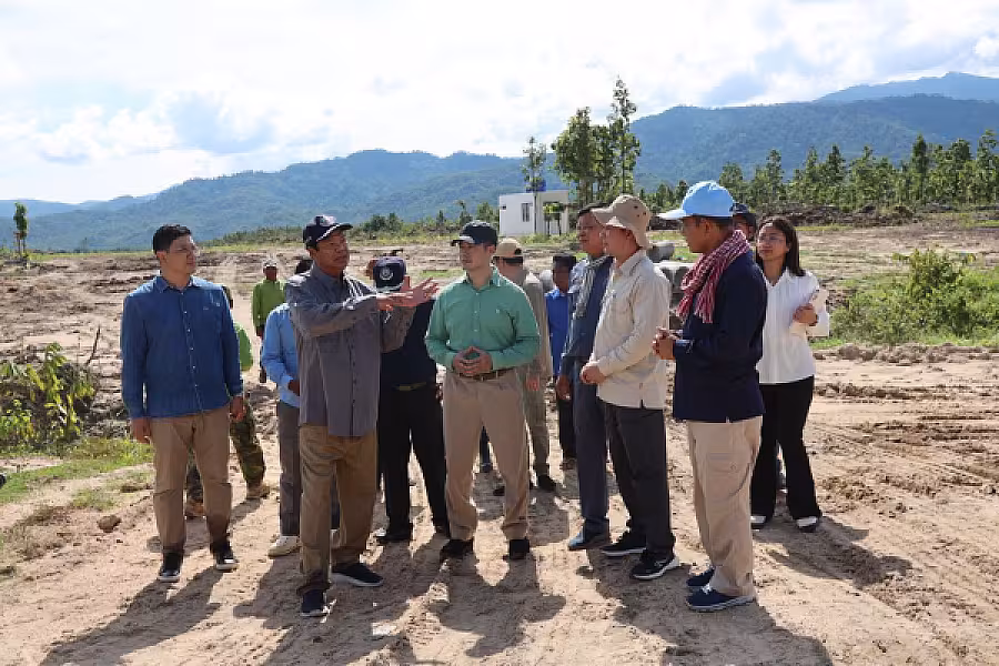 ឯកឧត្តម គន់ គីម ចុះពិនិត្យការសាងសង់ផ្ទះបន្ថែម និងរៀបចំដីសហគមន៍កសិកម្មទំនើប នៅភូមិប៊ុនរ៉ានីសែនជ័យ ដំណាក់ទ្រយឹង - Image 4