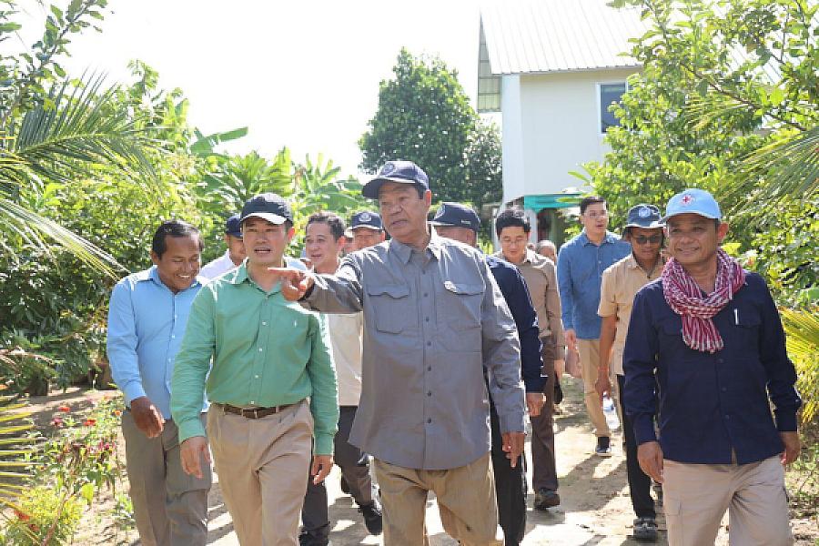 ឯកឧត្តម គន់ គីម ចុះពិនិត្យការសាងសង់ផ្ទះបន្ថែម និងរៀបចំដីសហគមន៍កសិកម្មទំនើប នៅភូមិប៊ុនរ៉ានីសែនជ័យ ដំណាក់ទ្រយឹង - Image 8