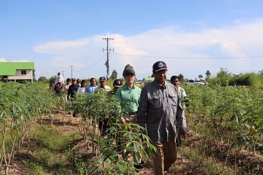 ឯកឧត្តម គន់ គីម ចុះពិនិត្យការសាងសង់ផ្ទះបន្ថែម និងរៀបចំដីសហគមន៍កសិកម្មទំនើប នៅភូមិប៊ុនរ៉ានីសែនជ័យ ដំណាក់ទ្រយឹង - Image 9