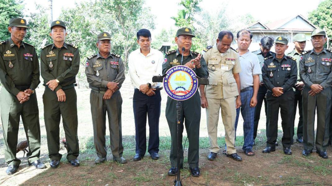 អ.ន.ក ខេត្ត​កំពង់​ធំ​ នាំយកថវិកា​បេឡាមរណ​សង្គ្រោះ​ជូនគ្រួសារ​សព​អតីត​យុទ្ធ​ជន​មួយគ្រួសារ - Image 3