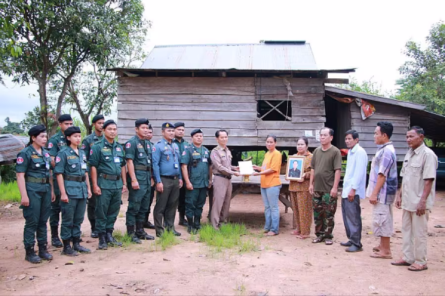 អ.ន.ក ស្រុកត្រពាំងប្រាសាទ នាំយកថវិកាបេឡាមរណសង្គ្រោះជូនគ្រួសារសពអតីតយុទ្ធជនចំនួន ២គ្រួសារ - Image 3