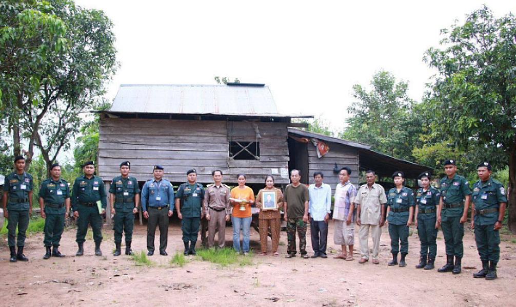 អ.ន.ក ស្រុកត្រពាំងប្រាសាទ នាំយកថវិកាបេឡាមរណសង្គ្រោះជូនគ្រួសារសពអតីតយុទ្ធជនចំនួន ២គ្រួសារ - Image 4