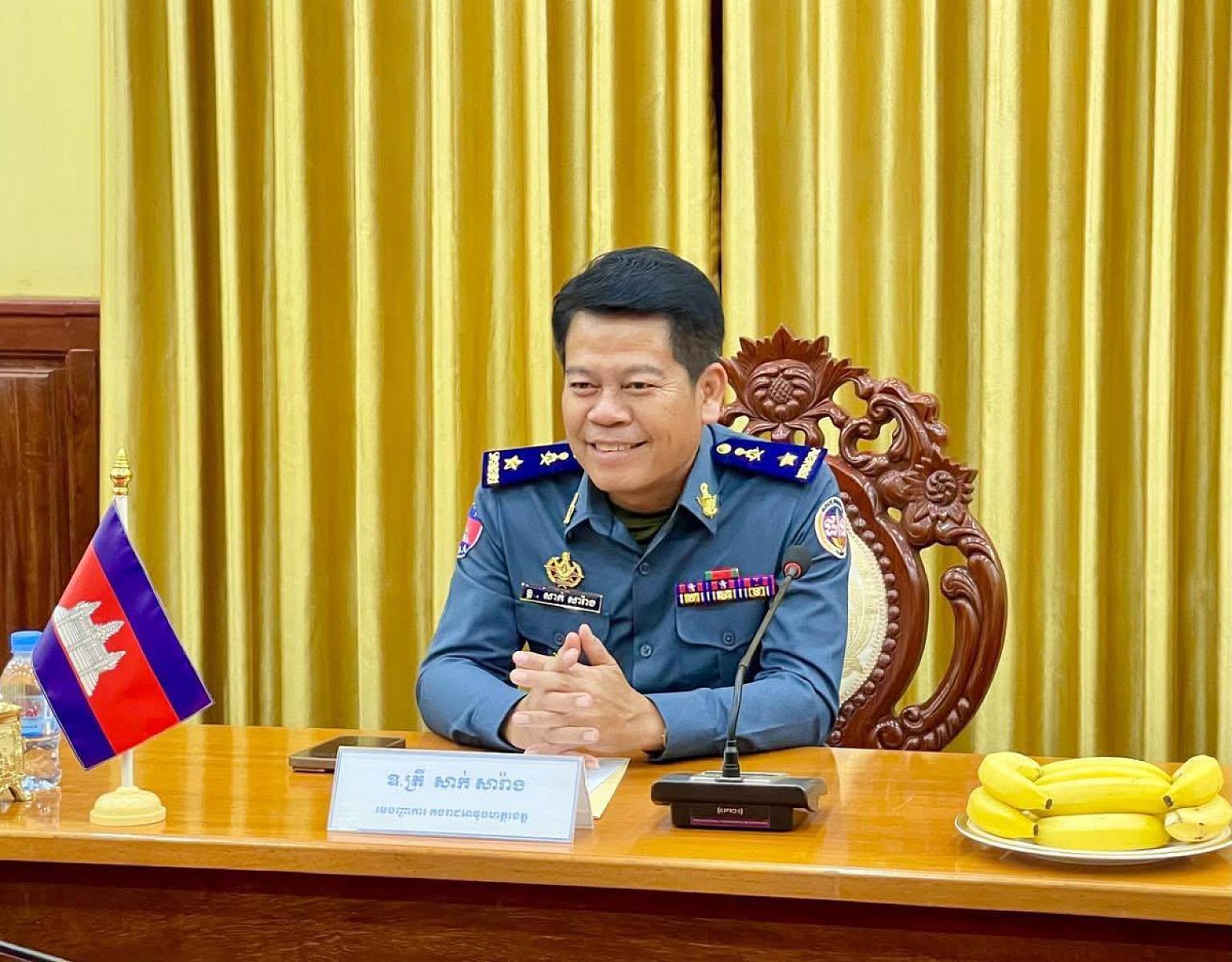 ឧត្តមសេនីយ៍ត្រី សាក់ សារ៉ាង ចូលរួមបរិច្ចាគថវិកាគាំទ្រការសាងសង់ផ្ទះជូនអតីតយុទ្ធជន និងនិវត្តជន ចំនួន ១ខ្នង