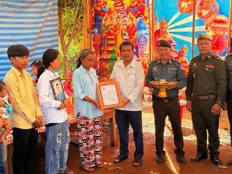 អ.ន.ក ស្រុកភ្នំព្រឹក នាំយកថវិកាបេឡាមរណសង្គ្រោះជូនគ្រួសារសពអតីតយុទ្ធជនចំនួន ២គ្រួសារ - Image 4