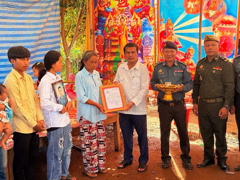 អ.ន.ក ស្រុកភ្នំព្រឹក នាំយកថវិកាបេឡាមរណសង្គ្រោះជូនគ្រួសារសពអតីតយុទ្ធជនចំនួន ២គ្រួសារ - Image 4