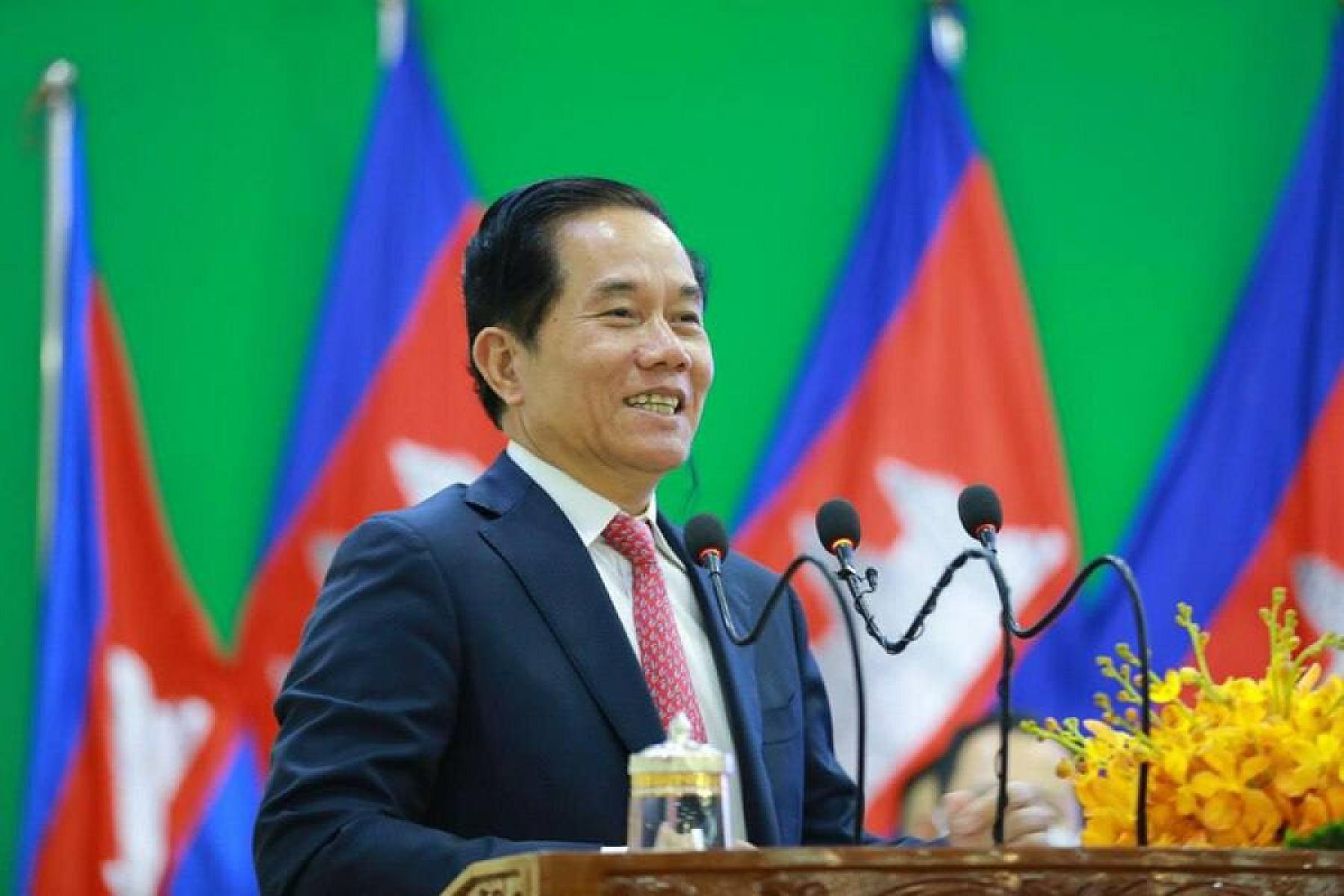 ឯកឧត្ដម ឃួង ស្រេង ចូលរួមបរិច្ចាគថវិកាគាំទ្រការសាងសង់ផ្ទះជូនអតីតយុទ្ធជន និងនិវត្តជន ចំនួន ៥ខ្នង