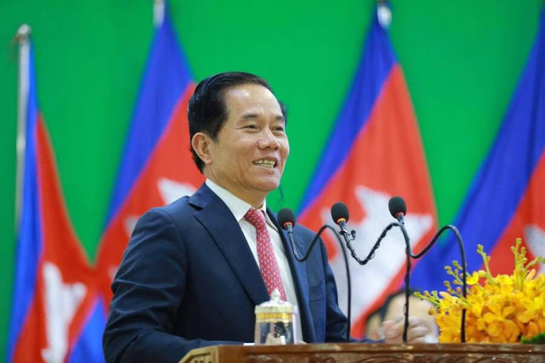 ឯកឧត្ដម ឃួង ស្រេង ចូលរួមបរិច្ចាគថវិកាគាំទ្រការសាងសង់ផ្ទះជូនអតីតយុទ្ធជន និងនិវត្តជន ចំនួន ៥ខ្នង