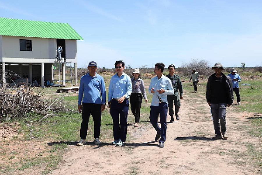 អ.ន.ក ខេត្តបាត់ដំបង ចុះពិនិត្យទីតាំងសាងសង់បណ្តាញអគ្គិសនី និងជួសជុលលូ នៅដីសម្បទានសង្គមកិច្ច