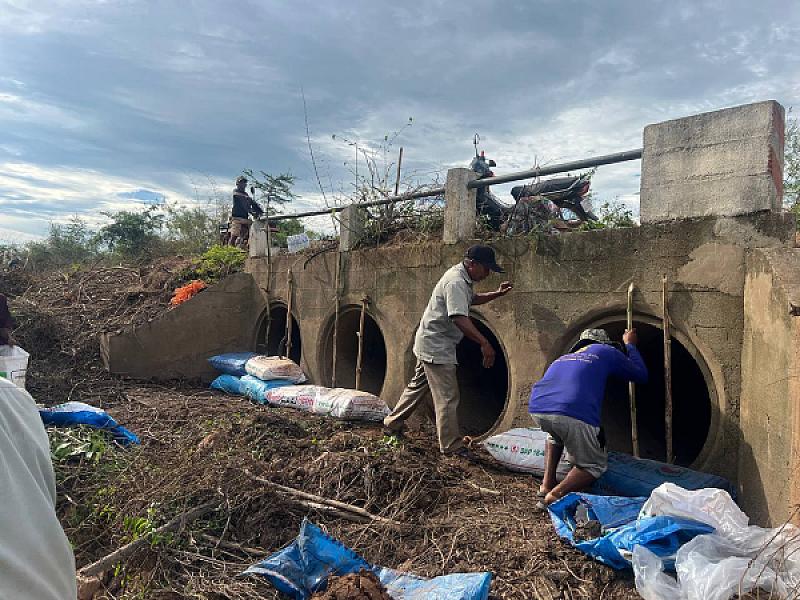 អ.ន.ក ខេត្តបាត់ដំបង ចុះពិនិត្យទីតាំងសាងសង់បណ្តាញអគ្គិសនី និងជួសជុលលូ នៅដីសម្បទានសង្គមកិច្ច - Image 7