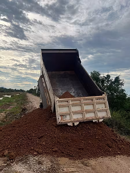 អ.ន.ក ខេត្តបាត់ដំបង ចុះពិនិត្យទីតាំងសាងសង់បណ្តាញអគ្គិសនី និងជួសជុលលូ នៅដីសម្បទានសង្គមកិច្ច - Image 8