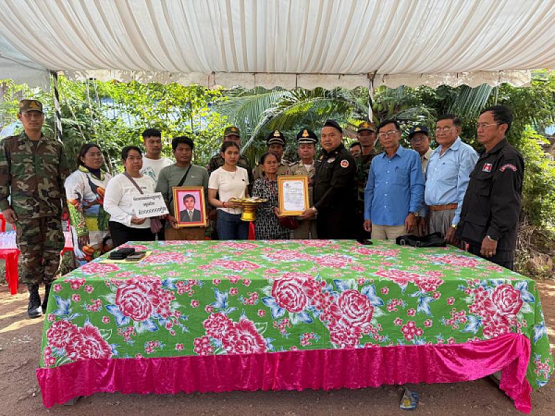 អ.ន.ក ស្រុកកំរៀង នាំយកថវិកាបេឡាមរណសង្គ្រោះជូនគ្រួសារសពអតីតយុទ្ធជនមួយគ្រួសារ - Image 3